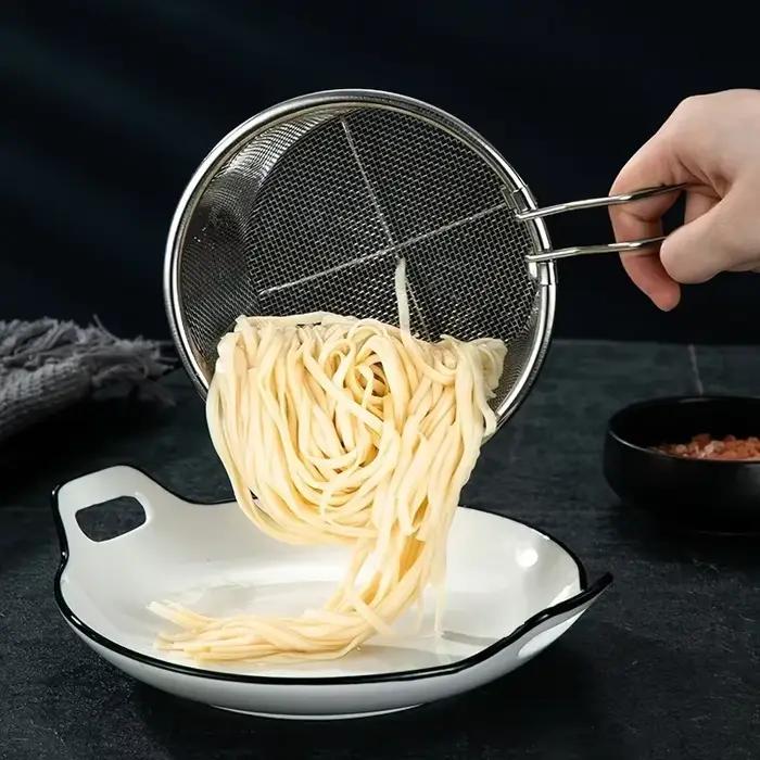 Upgrade Your Kitchen with This Foldable Frying Strainer Basket - Perfect for French Fries & More!