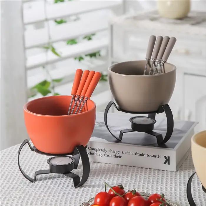 Ensemble de pot à fondue au chocolat avec fourchettes
