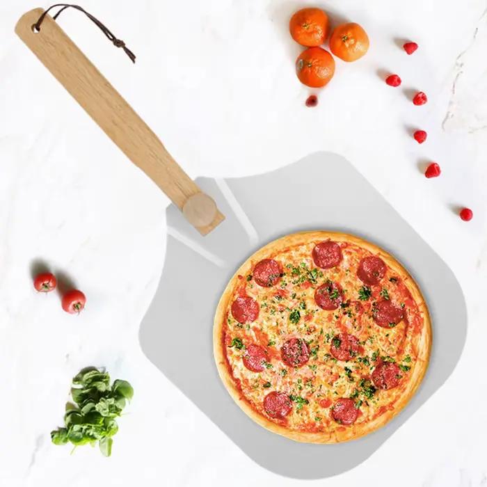 Frêne à pizza antiadhésif avec poignée en bois