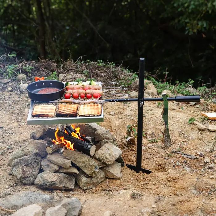 Grille de Feu de Camp Pliante et Portable Robuste, Support de Barbecue Pivotant pour Camping en Plein Air, Accessoire de Cuisine Durable, Acier Inoxydable, Hauteur Réglable, Assemblage Facile, Nettoyage Facile, Polyvalente, Pour Barbecue à Bois et Charbon de Bois