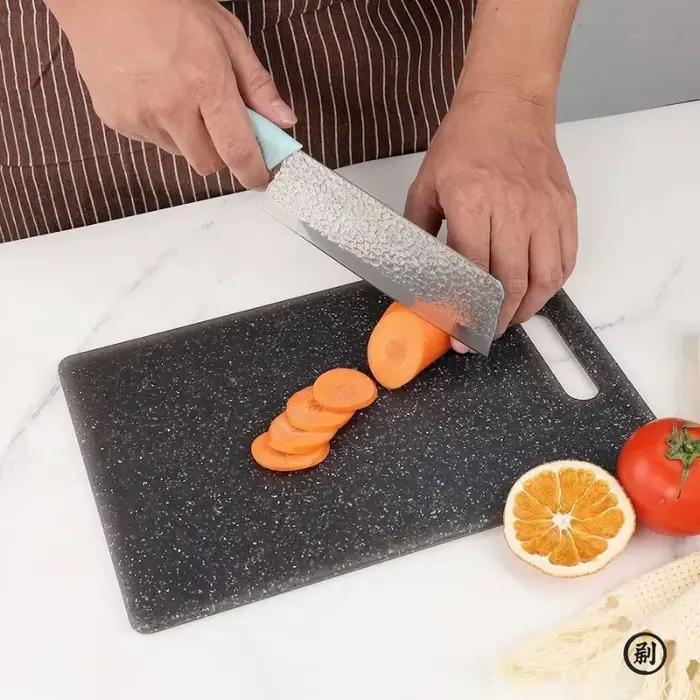 Planche à découper les légumes de cuisine