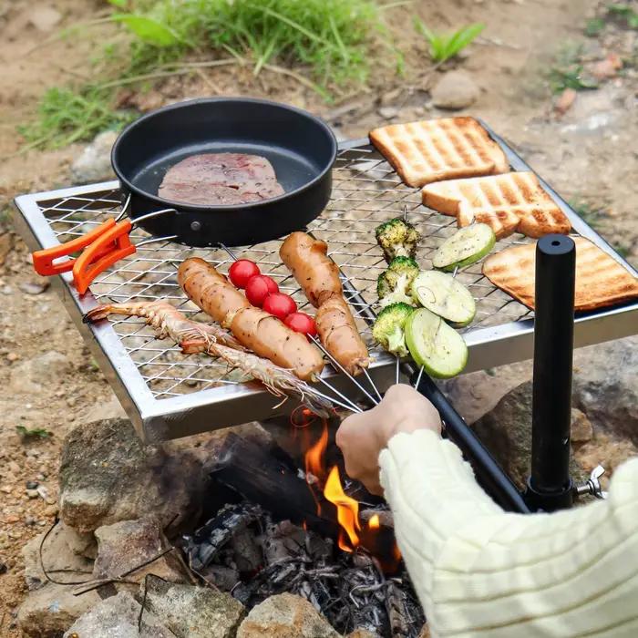 Grille de Feu de Camp Pliante et Portable Robuste, Support de Barbecue Pivotant pour Camping en Plein Air, Accessoire de Cuisine Durable, Acier Inoxydable, Hauteur Réglable, Assemblage Facile, Nettoyage Facile, Polyvalente, Pour Barbecue à Bois et Charbon de Bois