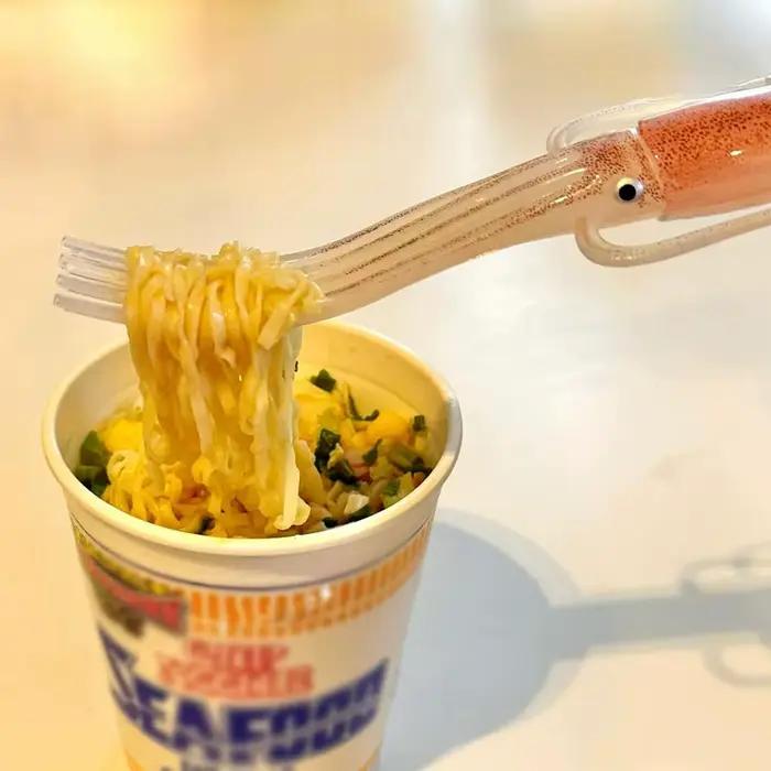 Fourchette à nouilles en forme de poulpe