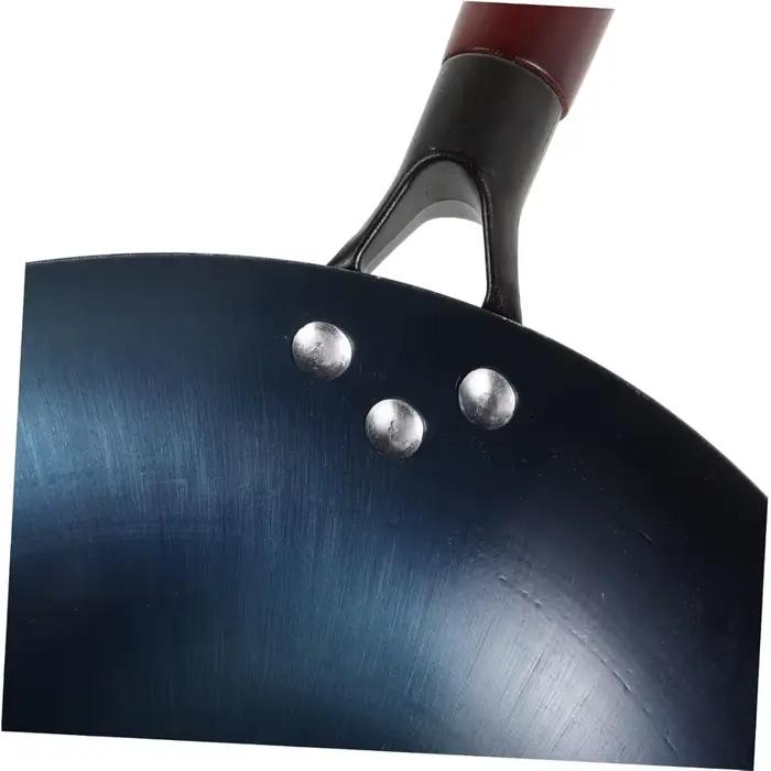 Wok en fer Pot en fer poêle domestique traditionnelle forgée à la main sans revêtement manche en bois Pot sans fer de style ancien (30 cm)