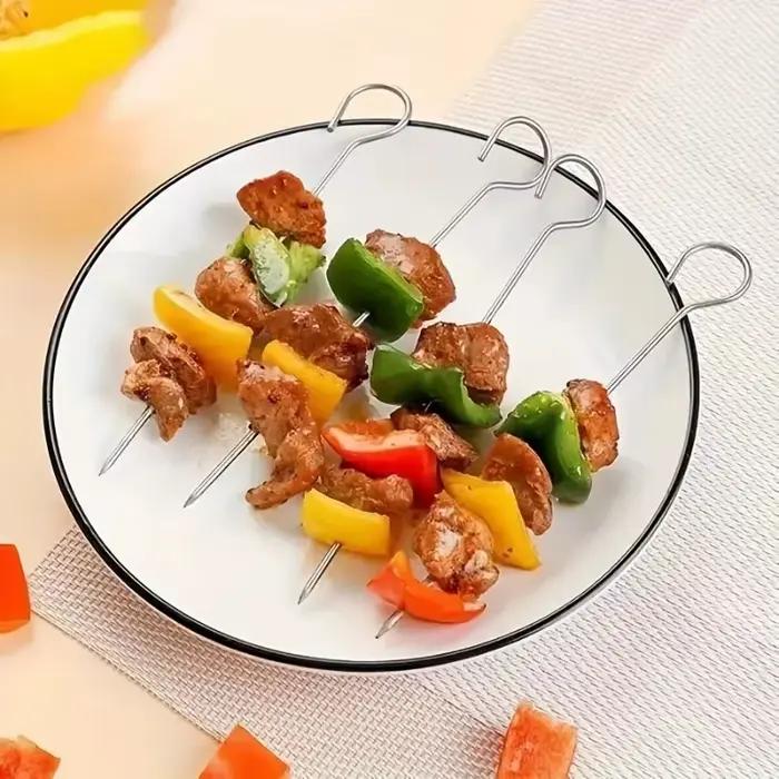 Grille carrée de 20 cm pour friteuse à air avec 4 brochettes pour barbecue accessoire cuisine rose polyvalente pour barbecues et grillades occassions familiales et amicales