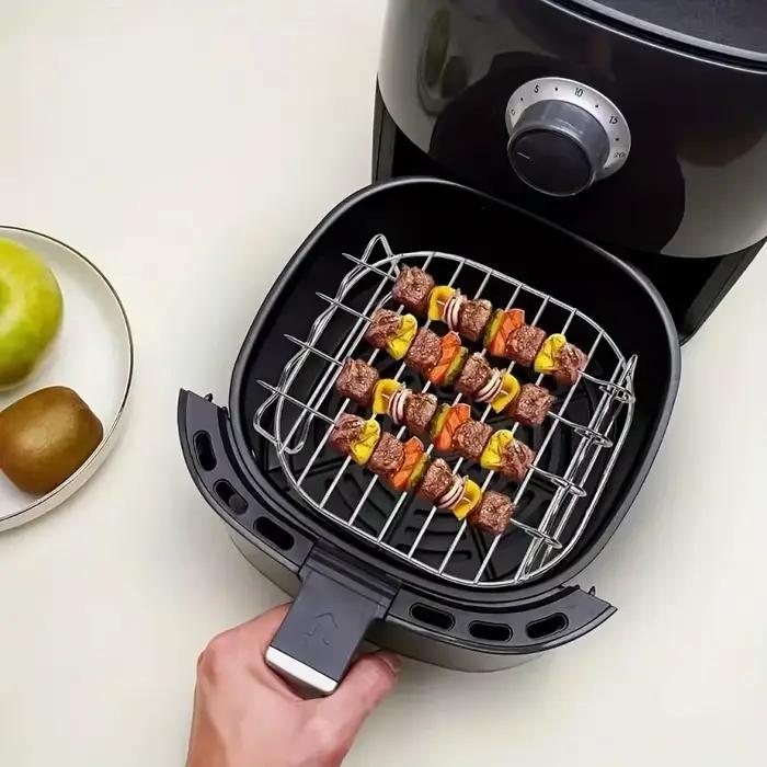 Grille carrée de 20 cm pour friteuse à air avec 4 brochettes pour barbecue accessoire cuisine rose polyvalente pour barbecues et grillades occassions familiales et amicales